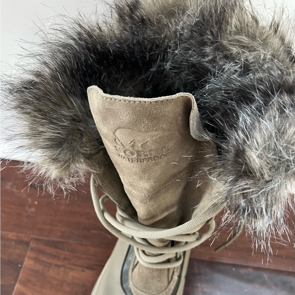 Sorel joan of arc wedge boots. Size 10.5 (I wear a size 10 and sized up). - Picture 6 of 8